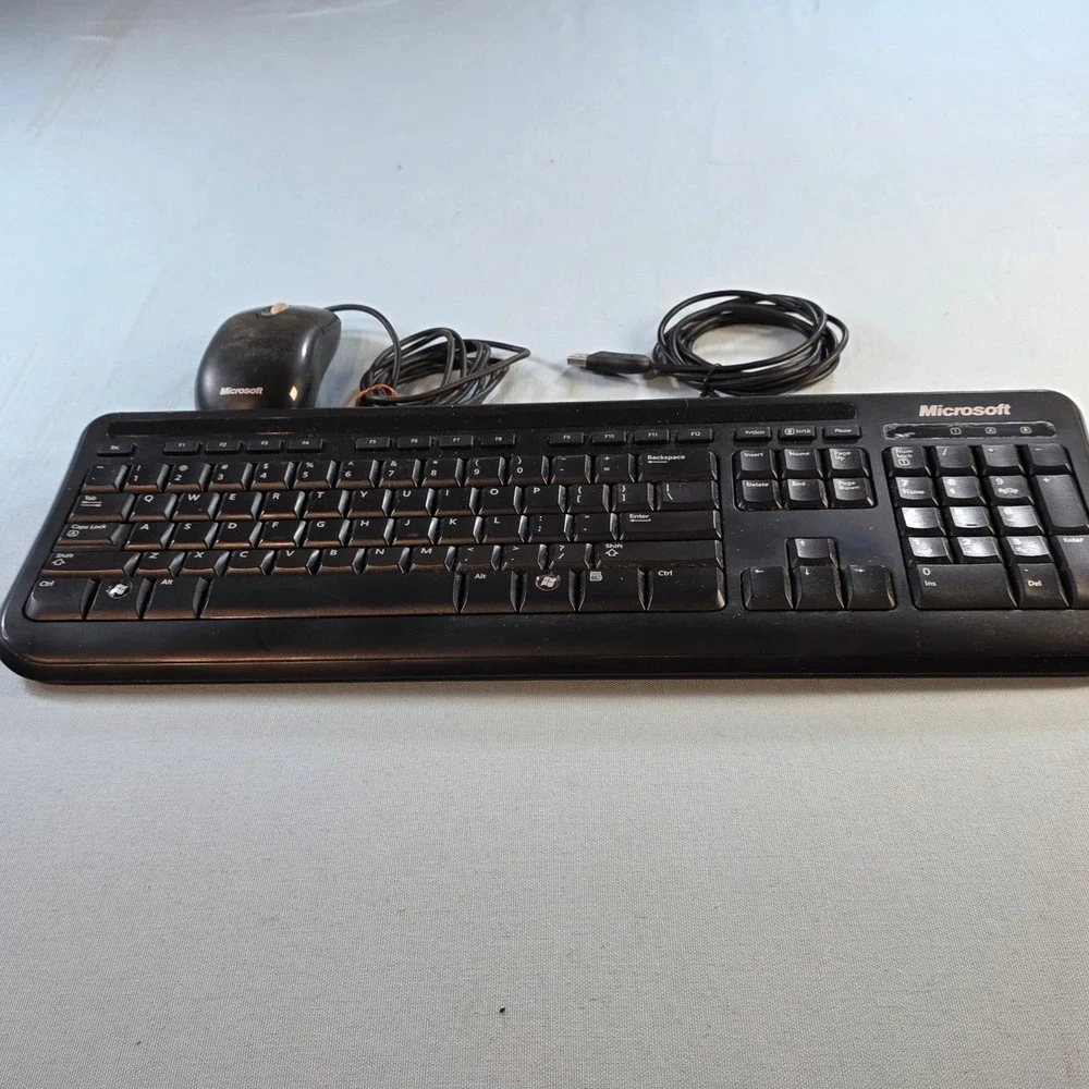 Microsoft Wired Keyboard 400 v1.0 Model 1366 and Optical Mouse Black USB Set